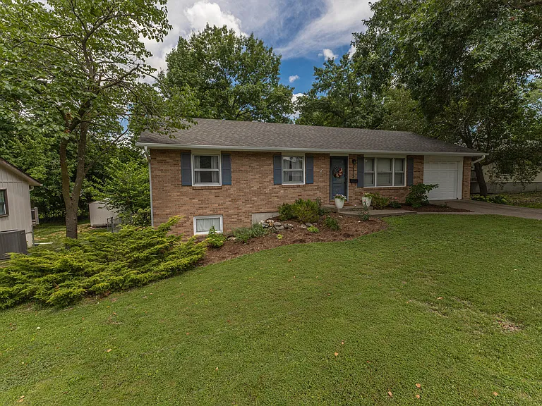 3312 Lynnwood Dr — Photo 3