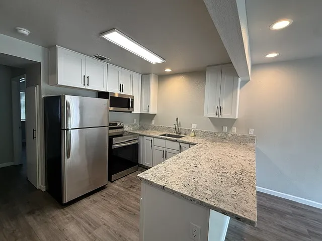 2730 Arcadia Dr #2 — Photo 6