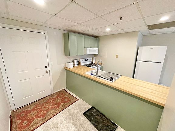 5th image of 131 Main St