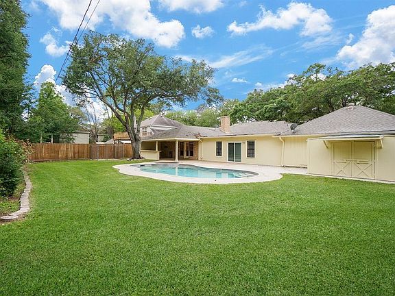 3rd image of 2918 E Elm Cir