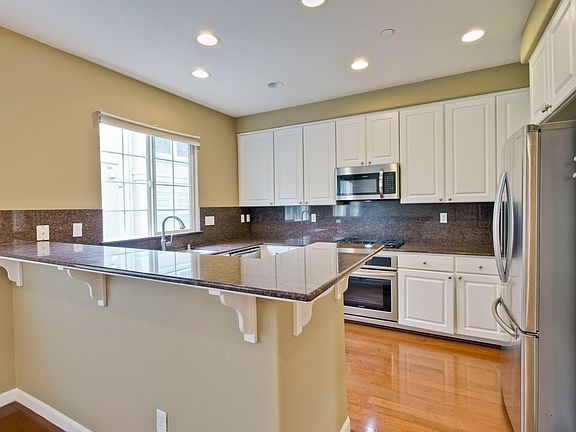 3rd image of 743 Batista Dr