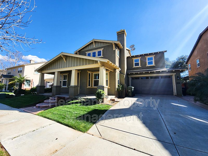 1st image of 2967 Burnet Dr