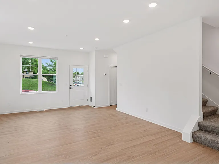 2062 Como Ave #2 — Photo 10