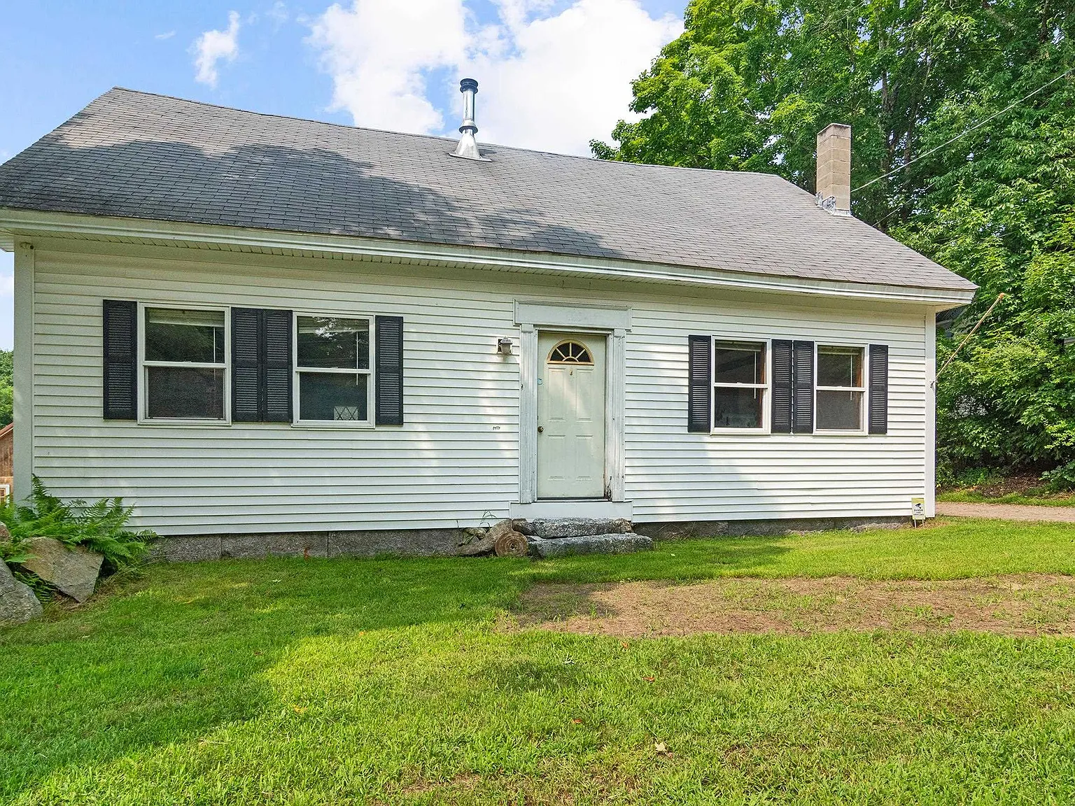 3 bed, 1.0 bath, 1566 sqft, $2,200 — Photo 2