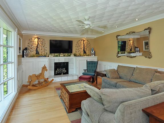 4th image of 208 Ashby Ln