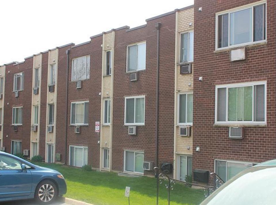 2nd image of 3000 7th St NE APT 323