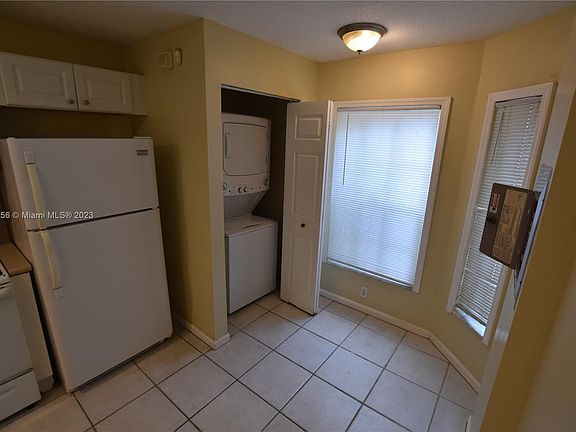 2nd image of 826 Summit Lake Dr #826