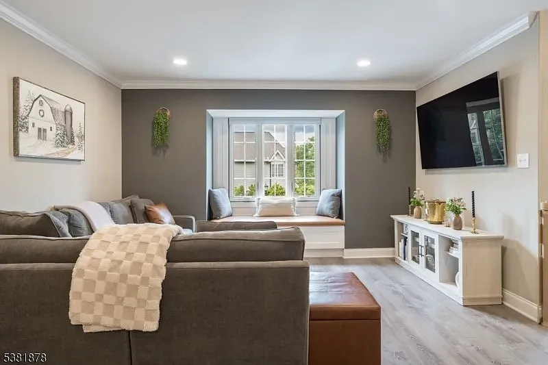 3 bed, 1.5 bath, 880 sqft, $3,500 — Photo 2