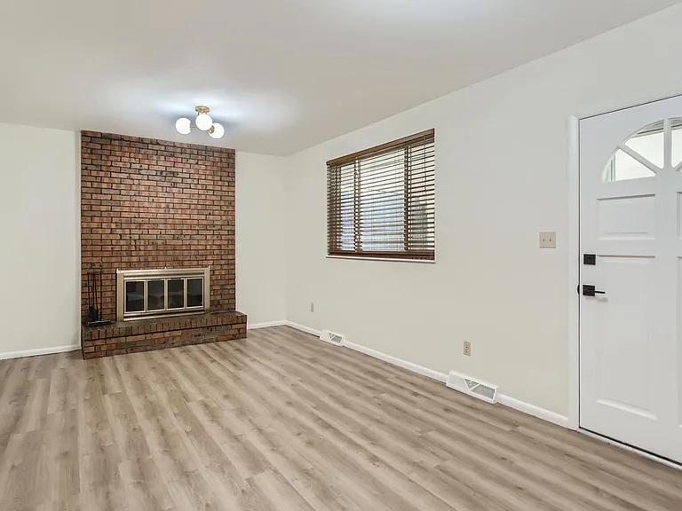 5520 W Lehigh Ave — Photo 5