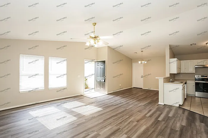 3 bed, 2.0 bath, 1436 sqft, $1,720 — Photo 4
