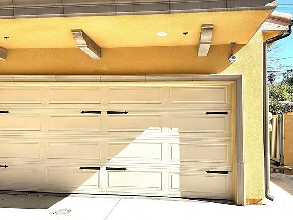 5th image of 328 N Marguerita Ave