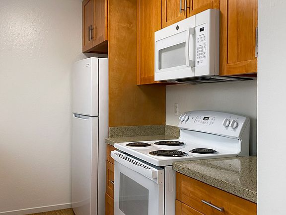 4th image of 426 Grand Blvd APT 3