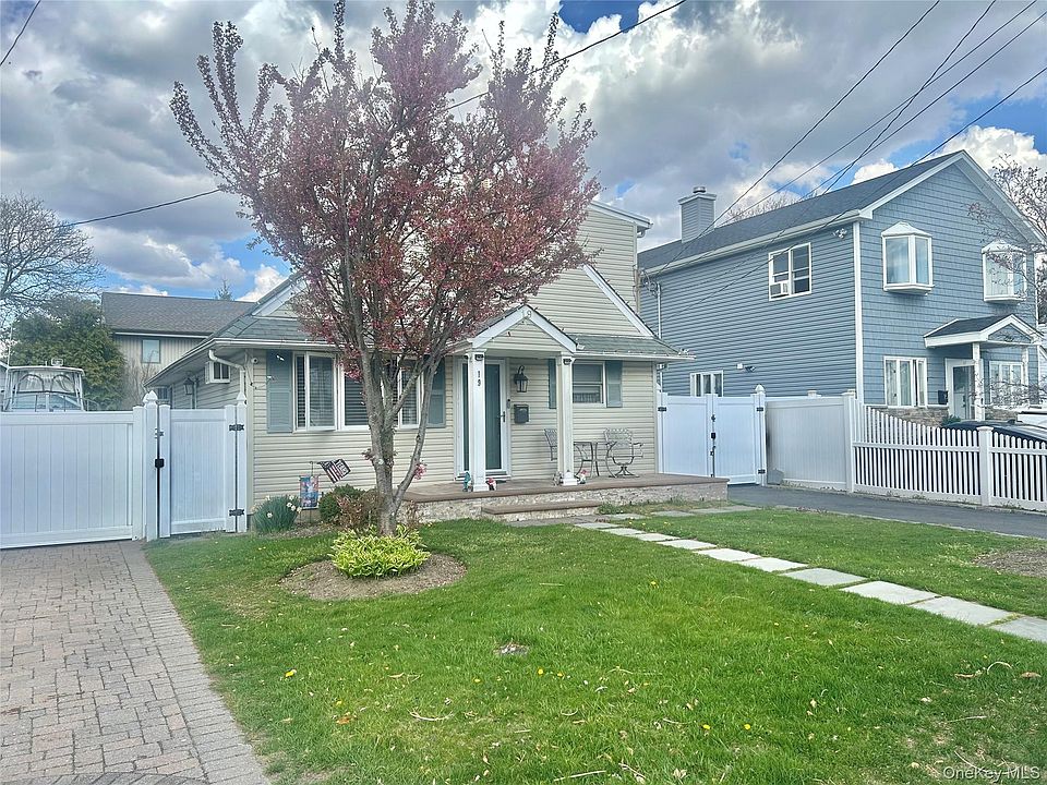 2nd image of 19 Tameling Avenue