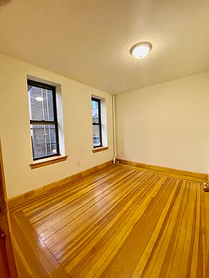 Rented by Manhattan Dwelling Corporation | media 17