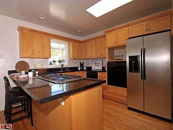 4th image of 3962 Minerva Ave