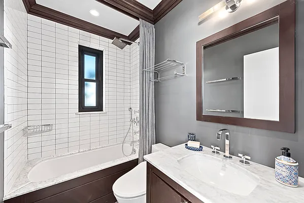 Sold by R New York | media 21