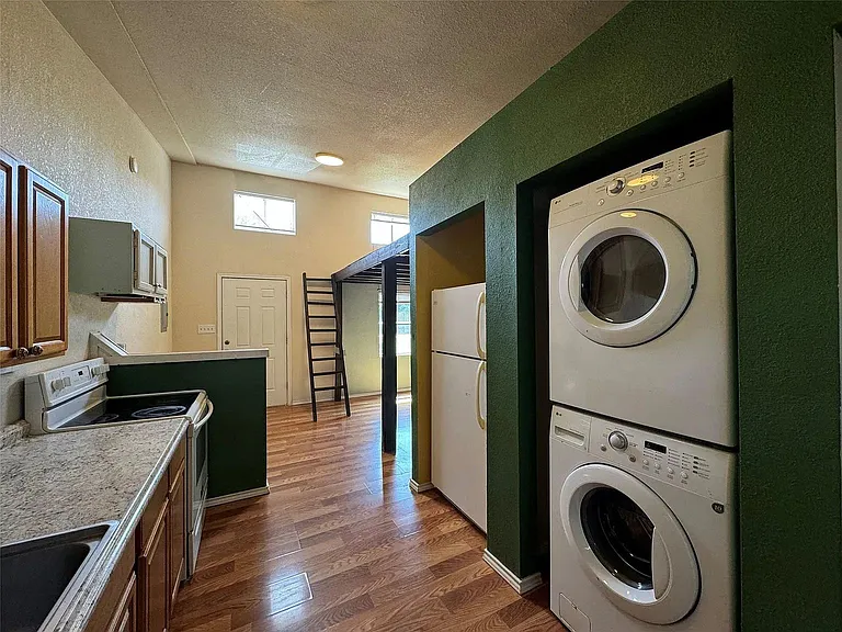 1108 W McCarty Ln #C — Photo 2