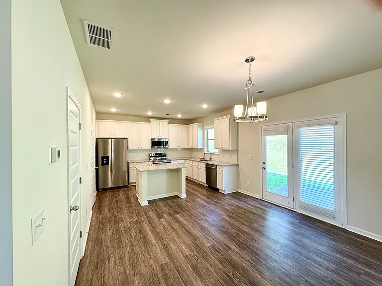 520 McGinnis Cir — Photo 9