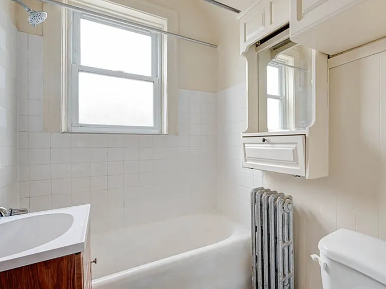Walk to Hanson Park! Great location! 2457-2459 North Central! — Photo 7