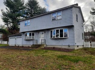 52 Stagecoach Rd, Amherst, MA 01002