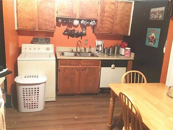 5th image of 813 Johnnie Row