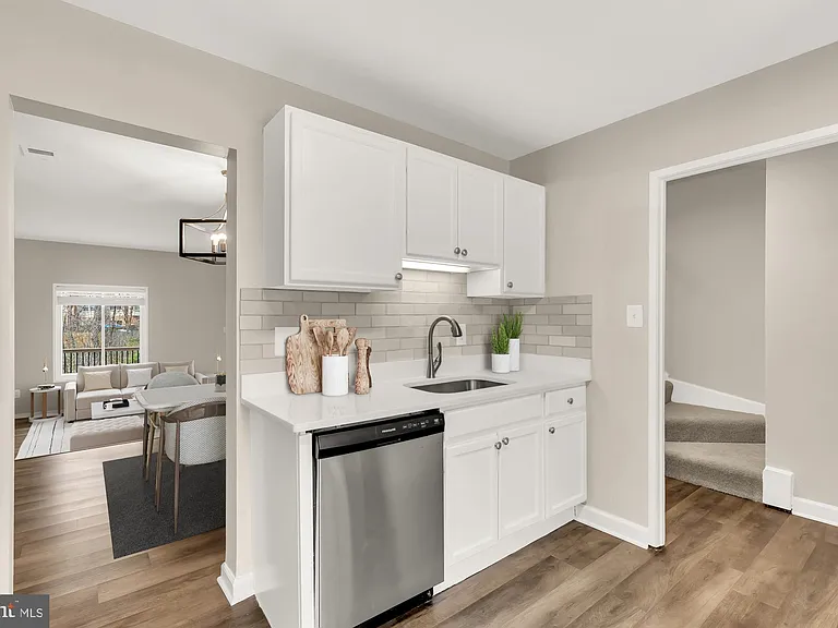 2810 Cambridge Dr — Photo 10