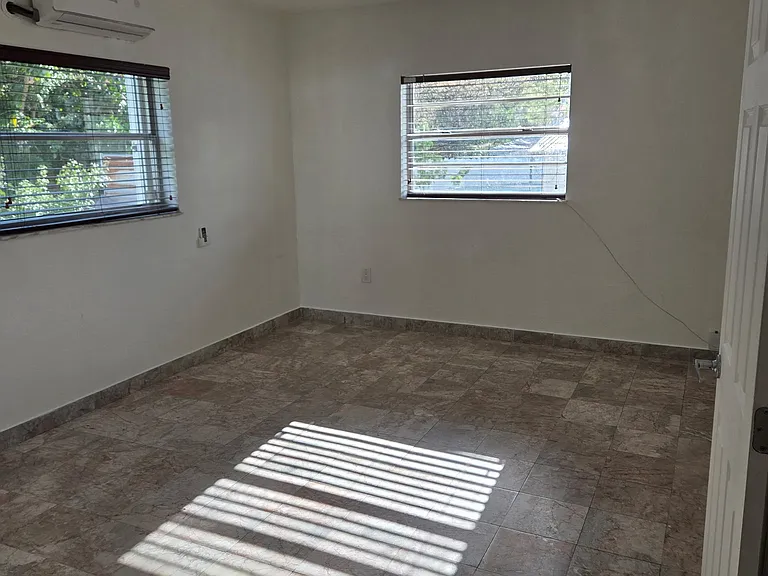 9412 SW 39th St — Photo 14