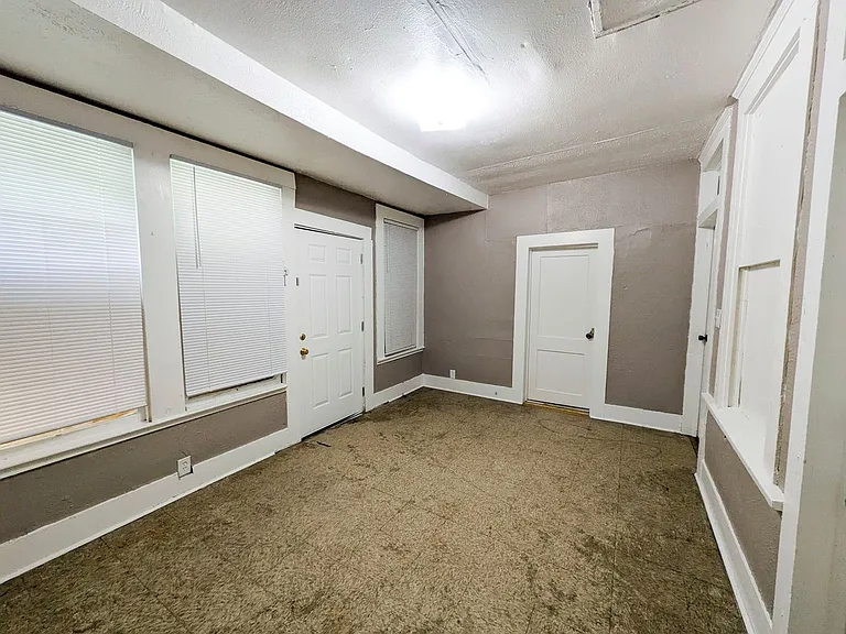1045 Long Ave — Photo 21