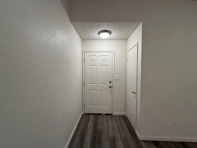 808 Saint Helena Pl — Photo 2
