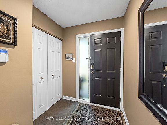 3rd image of 625 Richmond Rd #6