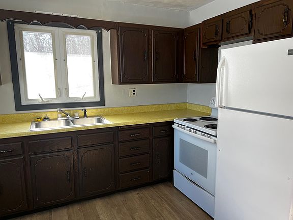 4th image of 608 Central Ave