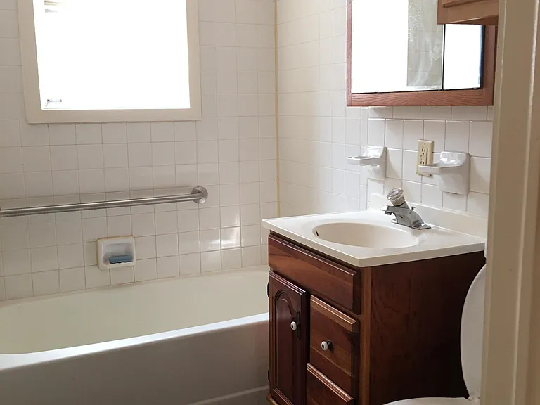 210 E 16th St #1B — Photo 12