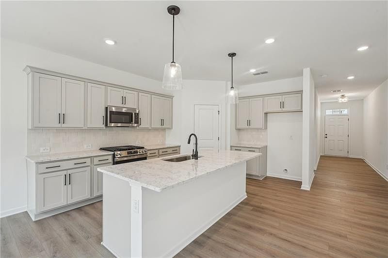 1st image of 522 Silverleaf Trl