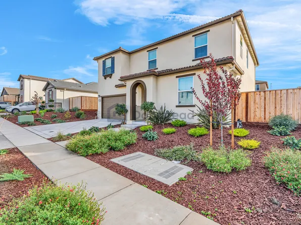 2071 Brighton Dr, Hollister, CA 95023