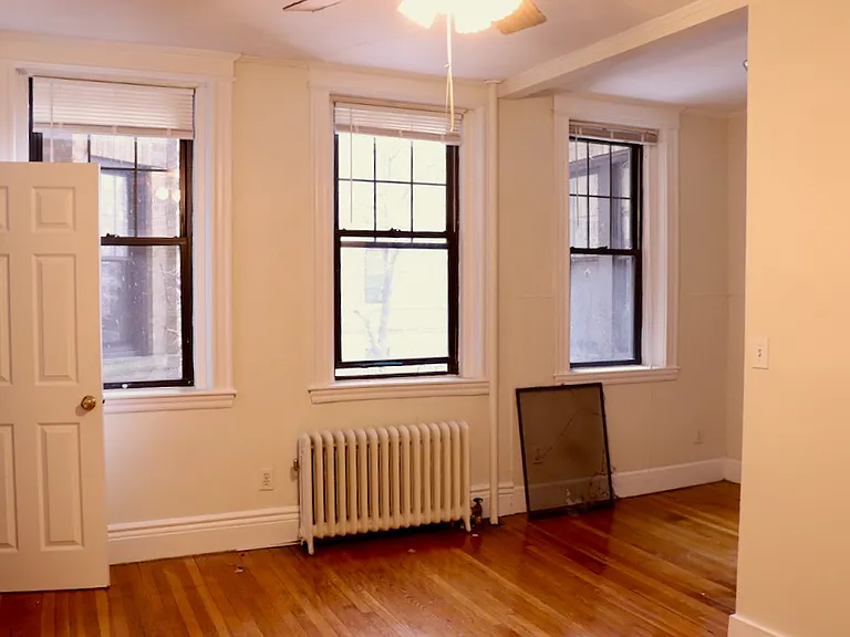 56 Queensberry St #9 — Photo 1