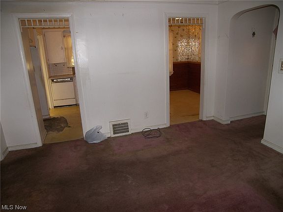 5th image of 16212 Throckley Ave