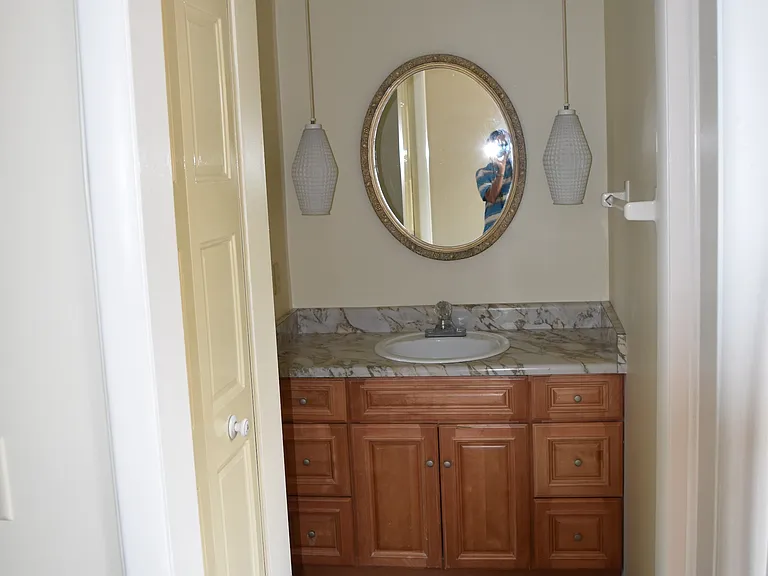 432 Surrey Hill Way — Photo 10