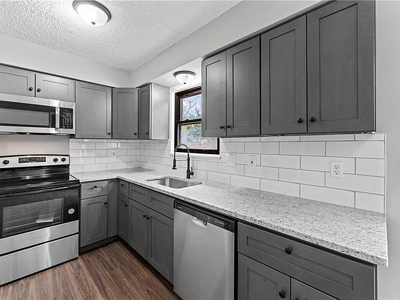 3rd image of 2712 Ponderosa Dr