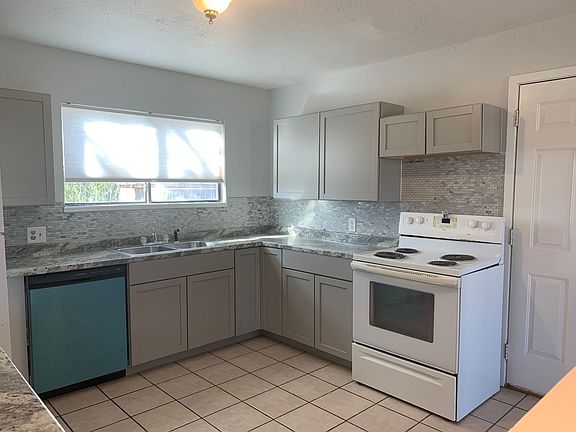 4th image of 729 W Manana Blvd