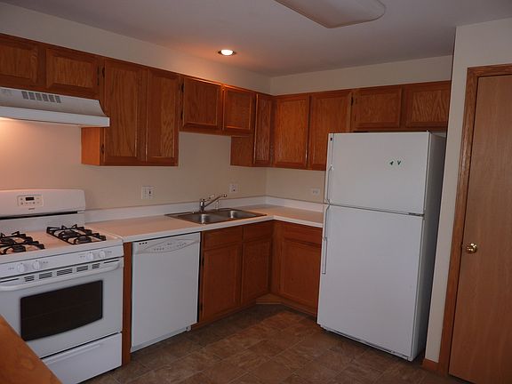 5th image of 66 Larch Ct Unit C