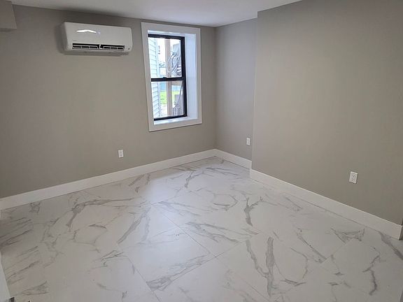 4th image of 543 Clinton Ave #Basement