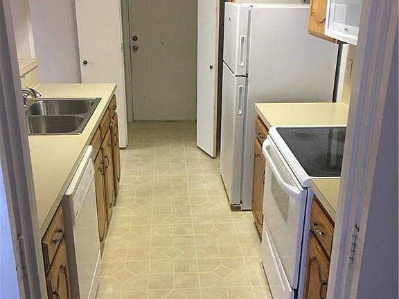5th image of 2618 Leo Dr