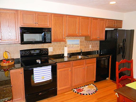 4th image of 170 E Grand Ave APT 3