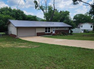 2312 Capri Dr, Knoxville, TN 37912