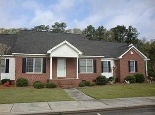 622 Amberdale West Cir, Lumberton, NC 28358