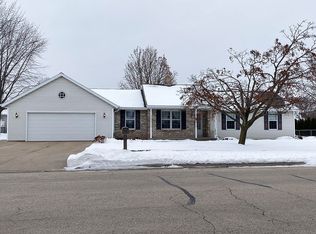 1030 Countryside Dr, De Pere, WI 54115