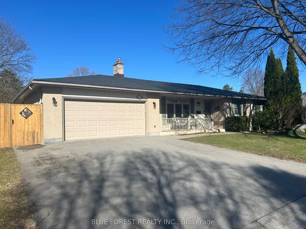 1089 Viscount Rd, London, ON N6K 1H9