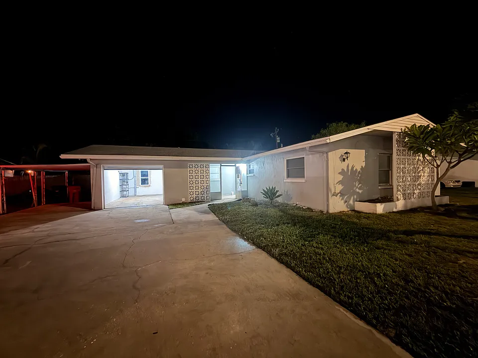 1105 Leeland Heights Blvd E