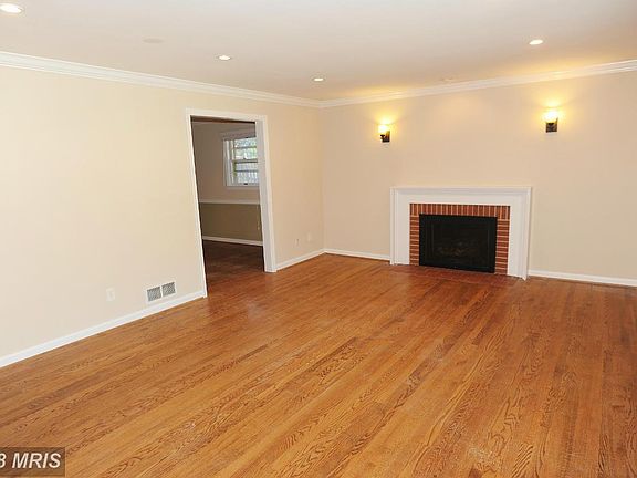 3rd image of 5901 Bush Hill Dr