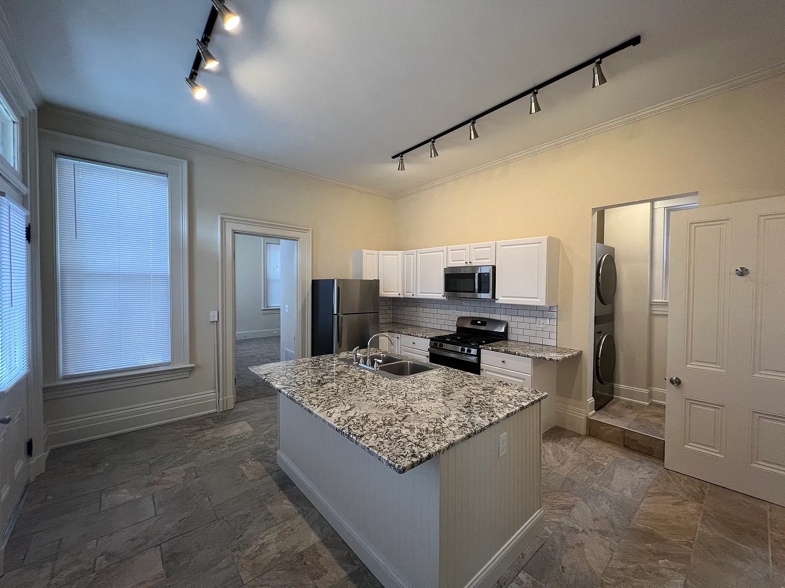 2 bed, $1,700 — Photo 4